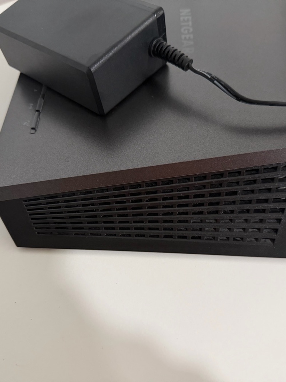 NETGEAR Black Wireless Router with LED Status Indicators - Picture 7 of 7